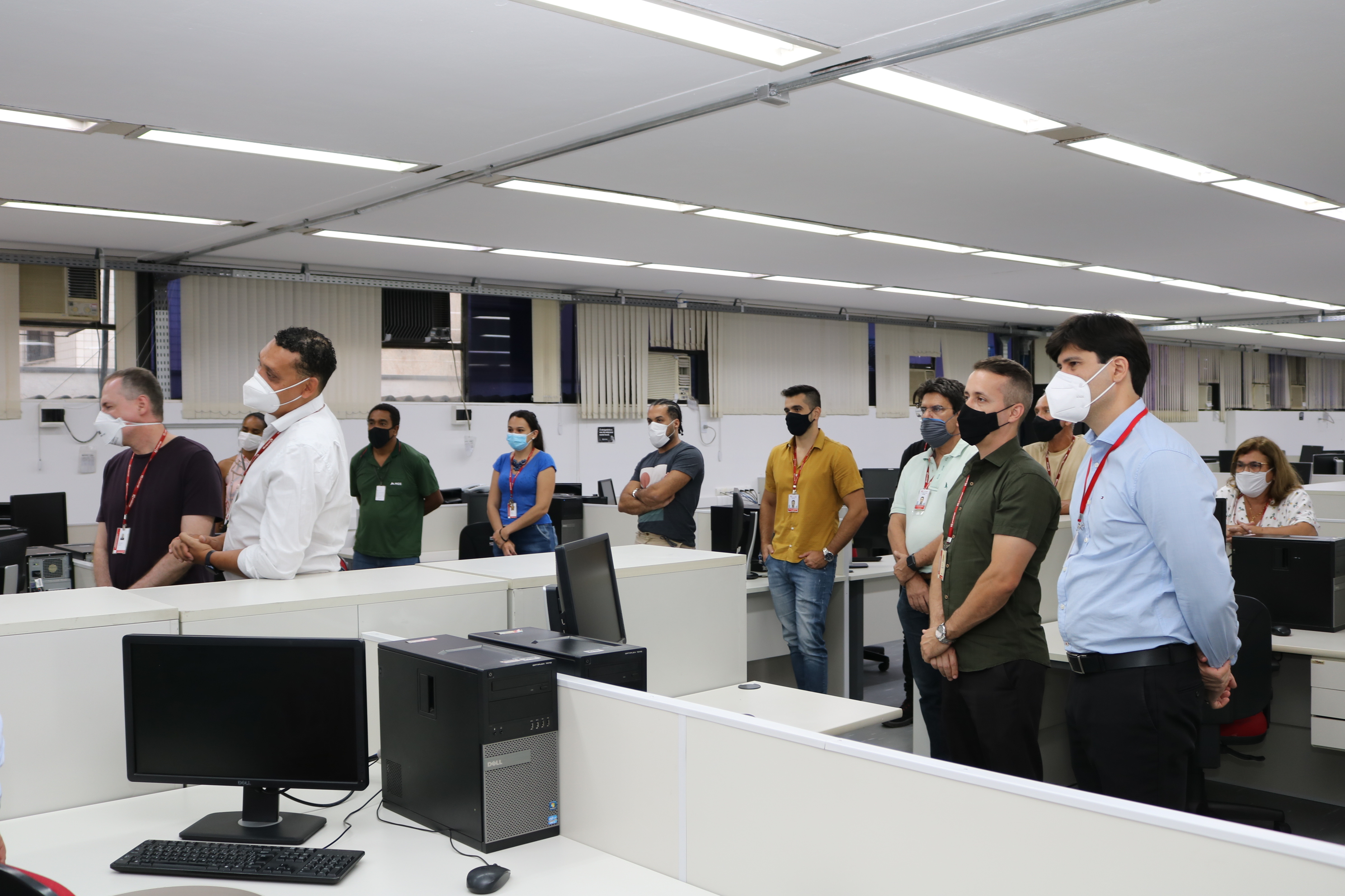 Representantes das equipes que trabalharam na montagem do espaço foram convidados para a inauguração