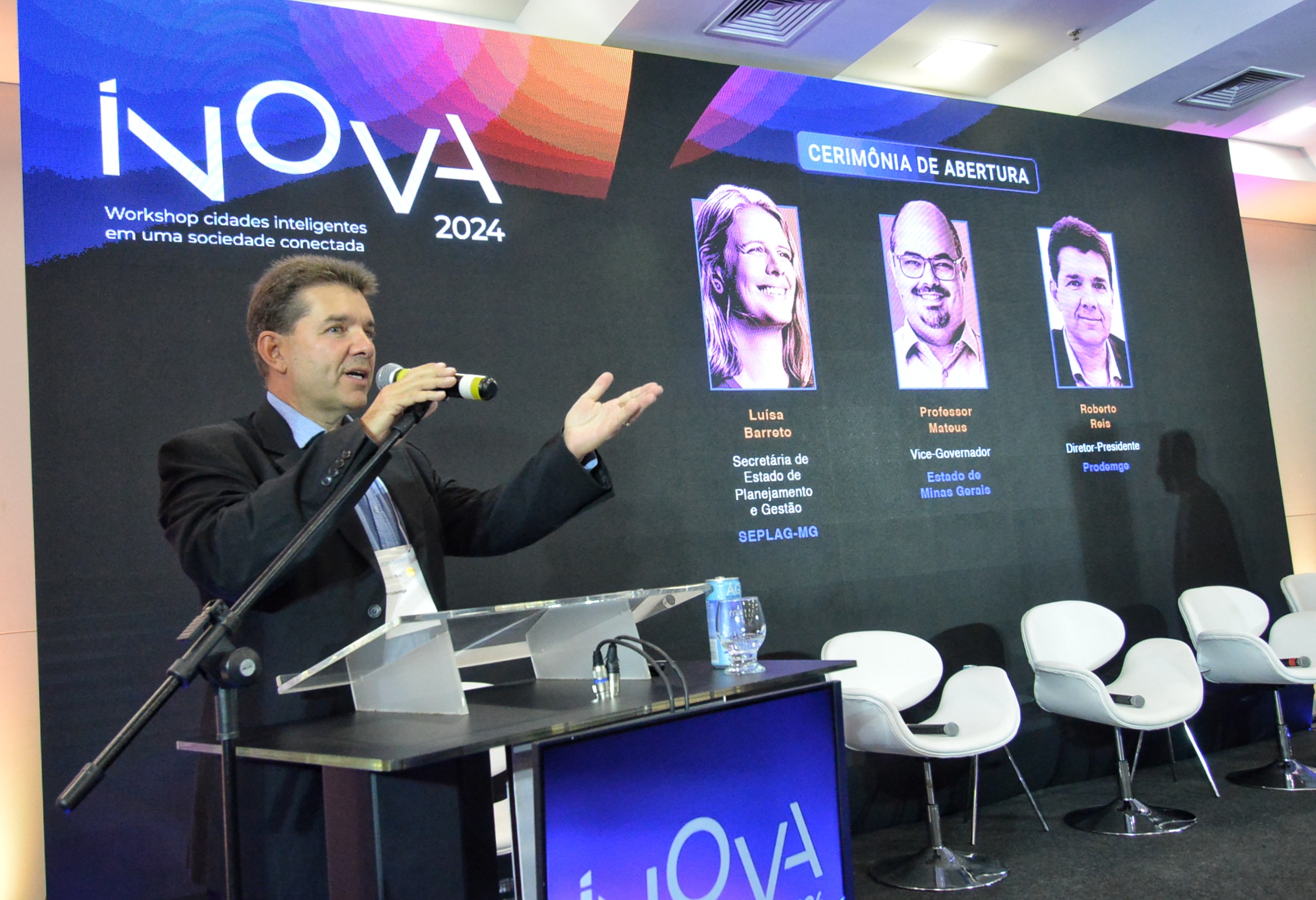 O diretor-presidente da Prodemge, Roberto Reis, durante a abertura do 1° Inova Municípios