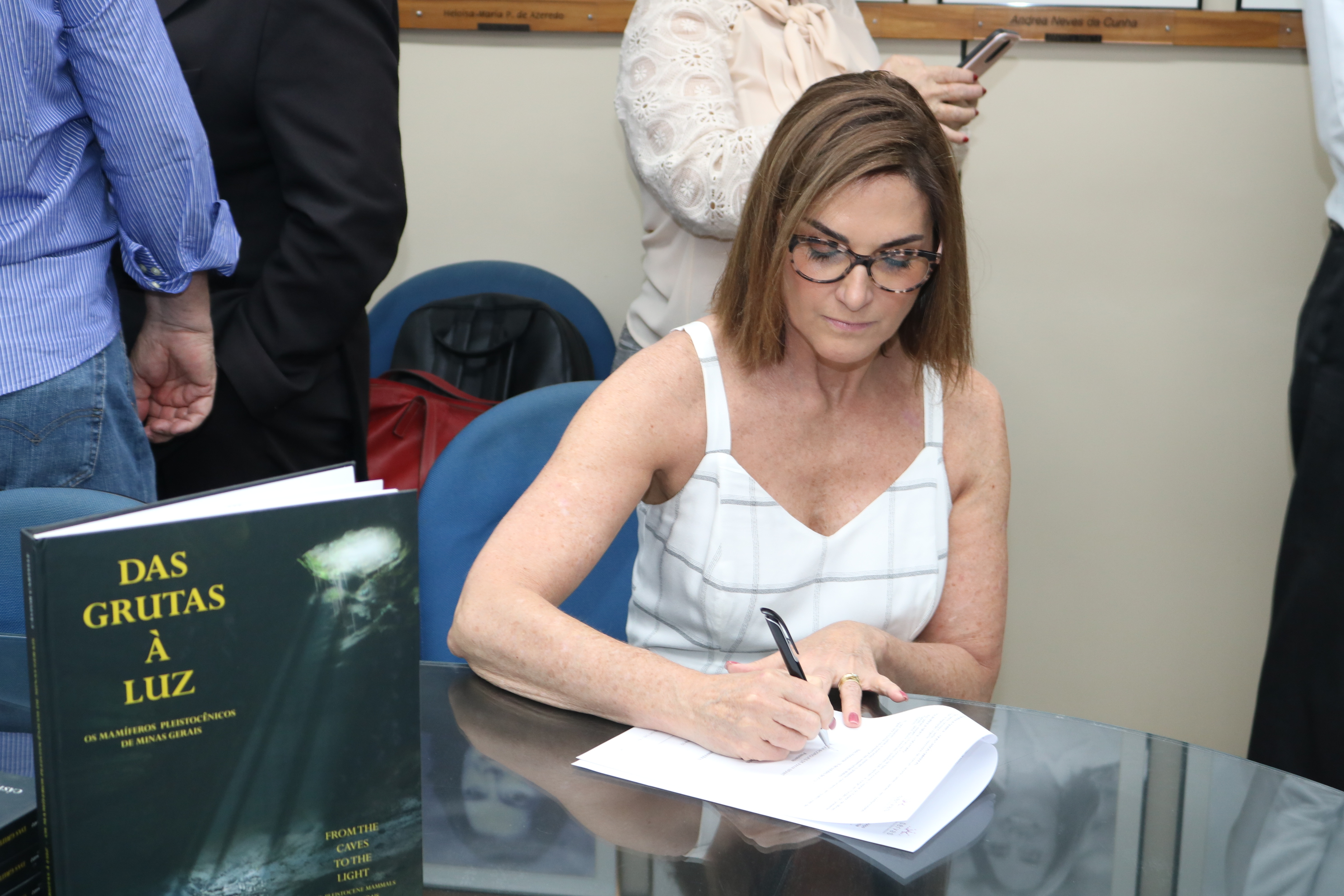 A presidente da Servas, Aléxia Paiva, também assinou o termo de doação